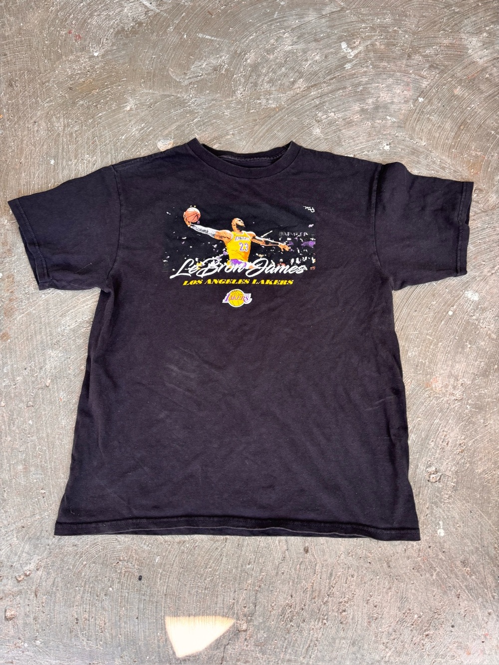 Los Angeles Lakers LeBron James #23 Black T-shirt Youth Boy's Size XL